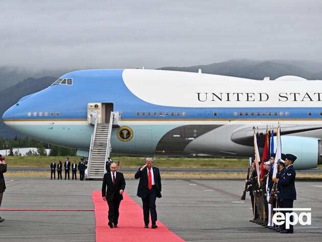Кремль опублікував відео з винищувачами США, які нібито супроводжували Путіна з Аляски