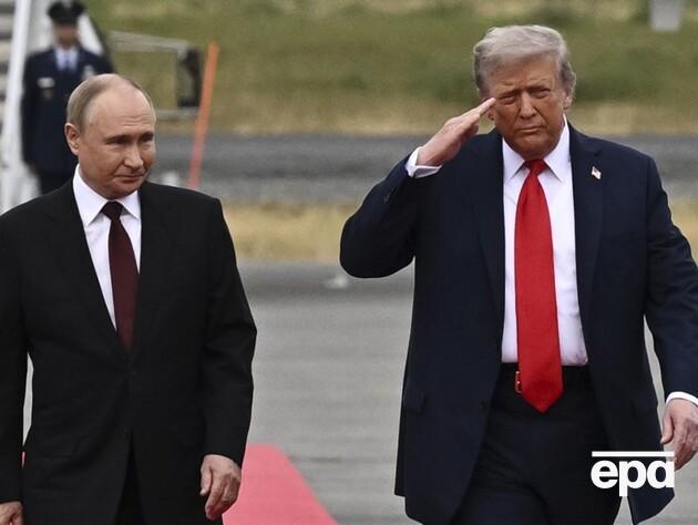 Рукостискання, бойові літаки і гримаси. Саміт Трампа й Путіна. Фоторепортаж