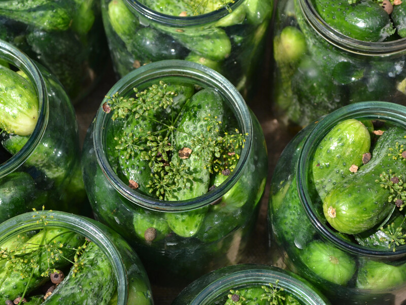 Если хотите получить хрустящие и вкусные консервированные огурцы – обязательно добавьте это. Быстрый рецепт