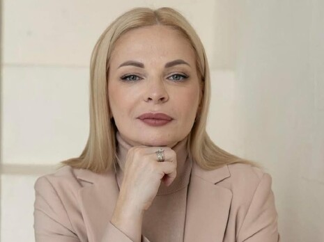 Представьте себе: 1942 год. И Черчилль стелет красный ковер перед Гитлером, чтобы 