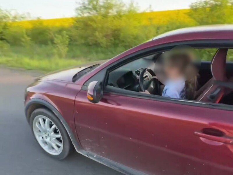 "Друзья, серия 2. Соня уже на BMW". Во Львовской области мужчина второй раз посадил за руль автомобиля малолетнего ребенка
