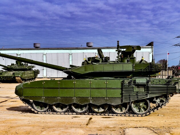 Украинские операторы дронов уничтожили самый современный российский танк. Видео