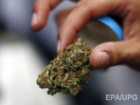 СБУ задержала полицейского во время реализации наркотиков