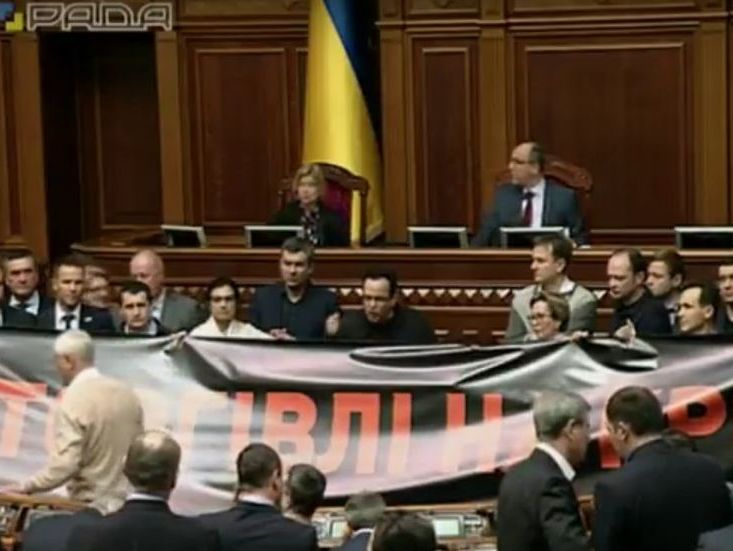 Нардеп Березюк заявил, что большинство депутатов из фракции "Самопоміч" сегодня поедут на Донбасс, чтобы поддержать блокадников