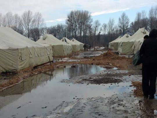 На полигоне в Днепропетровской области бойцы живут в затопленных талой водой палатках &ndash; волонтер
