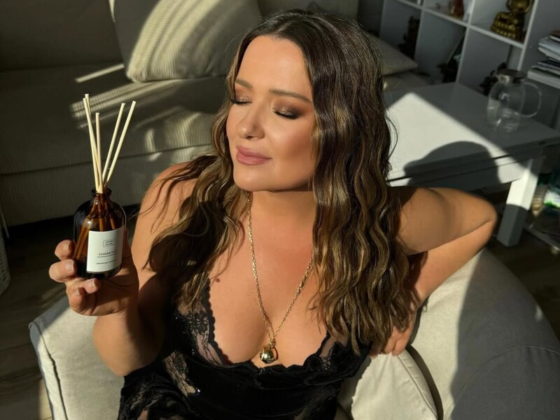 Могилевская во время прогулки показала лицо младшей дочери. Видео