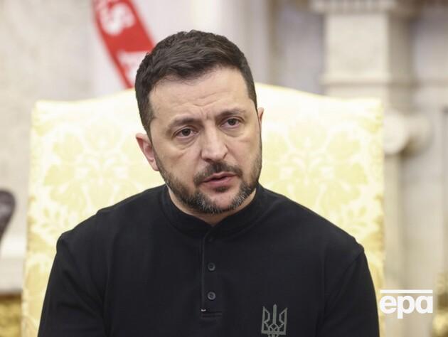 Зеленський опинився перед вибором між катастрофічною мирною угодою і гнівом Трампа – Bloomberg