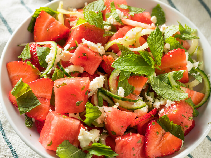 Змішайте ці продукти – і отримаєте дуже смачний літній салат. Швидкий рецепт