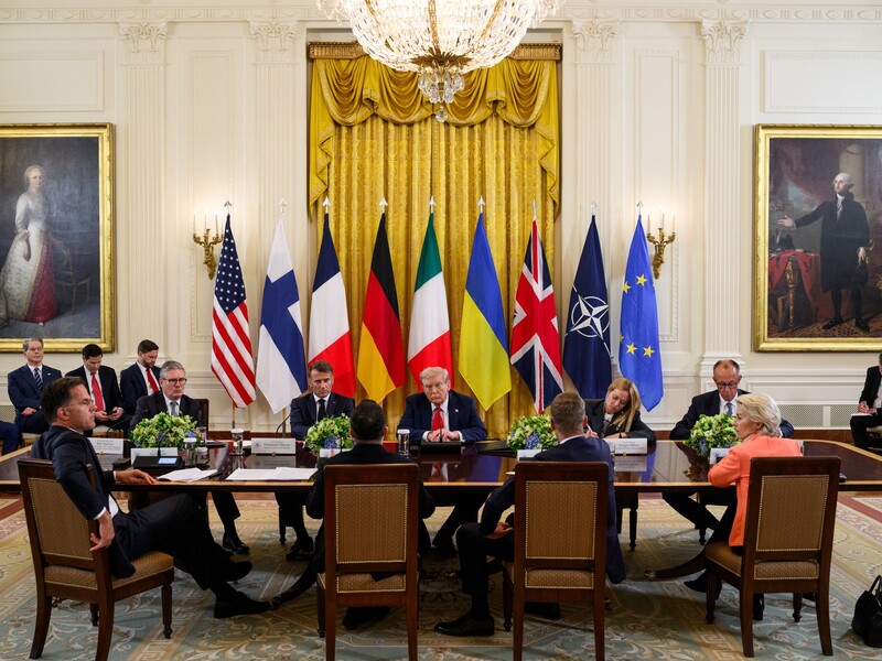 Трамп звонил Путину во время встречи с Зеленским и лидерами Европы. Что он ему сказал?