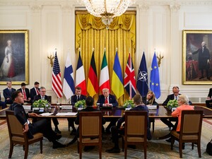 Трамп звонил Путину во время встречи с Зеленским и лидерами Европы. Что он ему сказал?