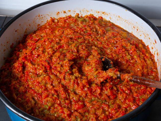 Благодаря этому намазка для хлеба и мяса получится невероятно вкусной. Быстрый рецепт универсальной закуски