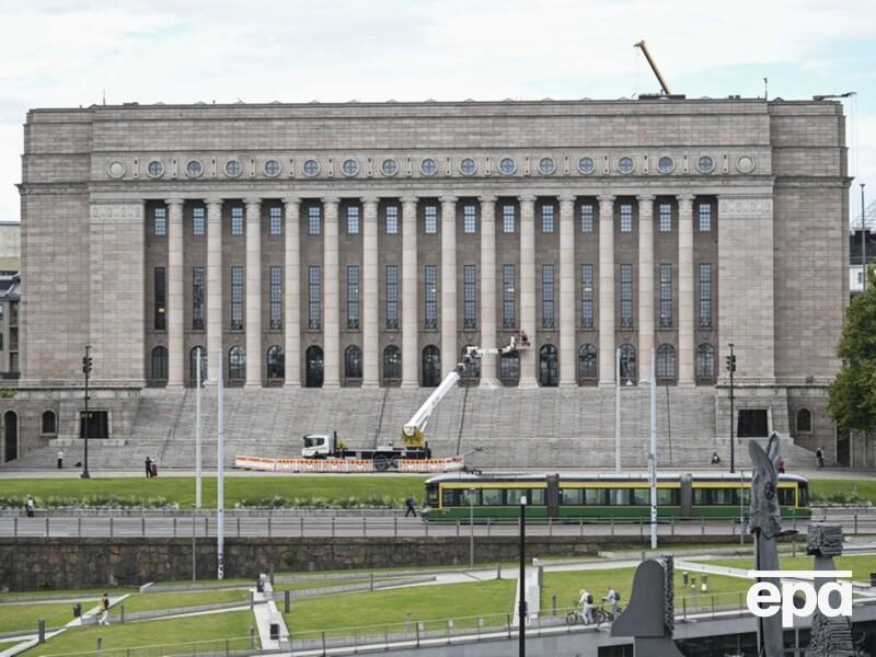 В здании парламента Финляндии скончался депутат. СМИ пишет о самоубийстве