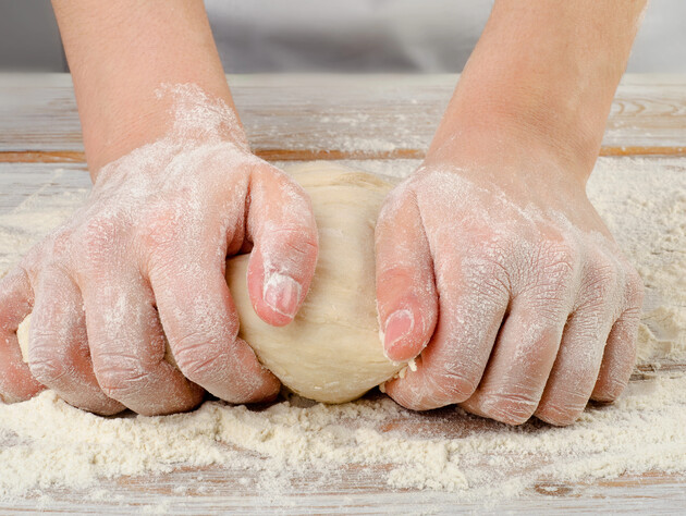 Навіщо досвідчені кухарі додають горілку в тісто й соуси. Секрет, який зробить ваші страви смачнішими