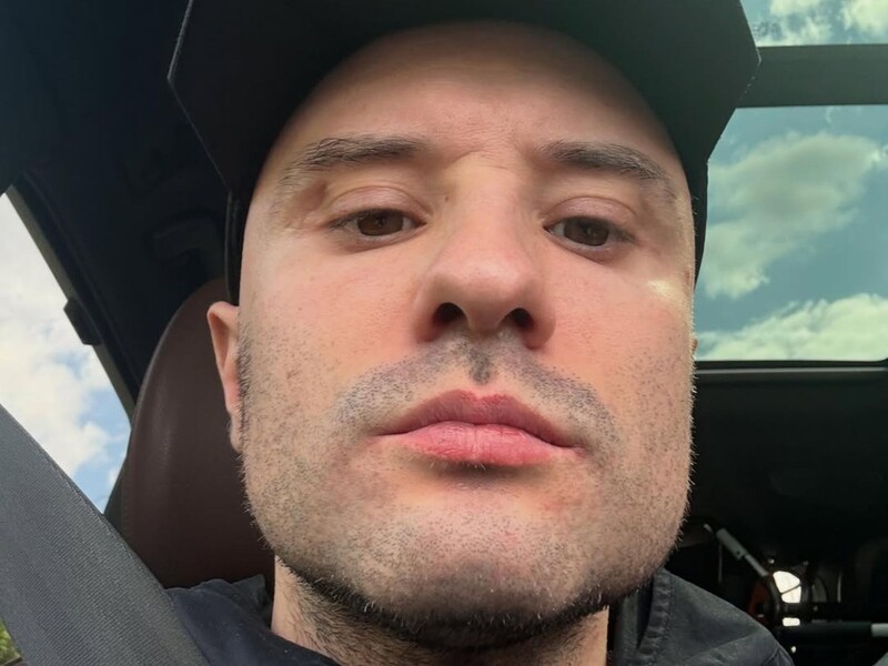 Эсхакзай удалила интервью с комиком Розовым, который в подробностях рассказал об изменах жене