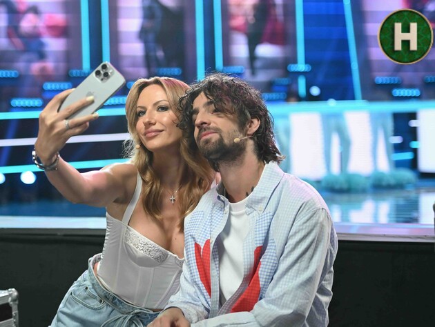 Приголомшливе декольте Нікітюк і схудлий Dantes. Найяскравіші фото зі зйомок шоу 