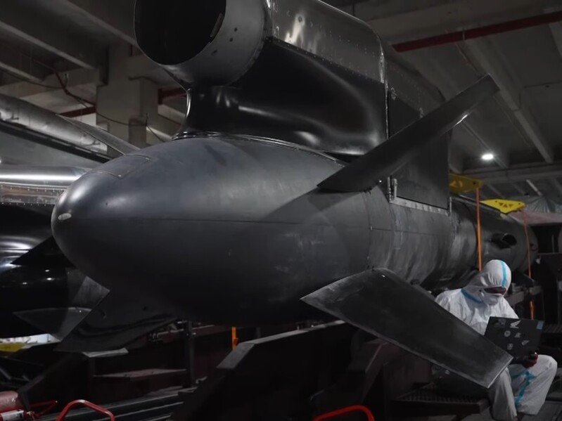 Чому "Фламінго"? ЗМІ показали виробництво далекобійної української ракети й пояснили її назву