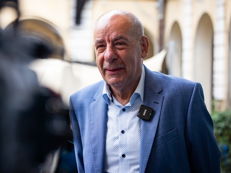 Президент Угорщини написав пост щодо ракетного обстрілу Мукачева, а потім прибрав згадку РФ