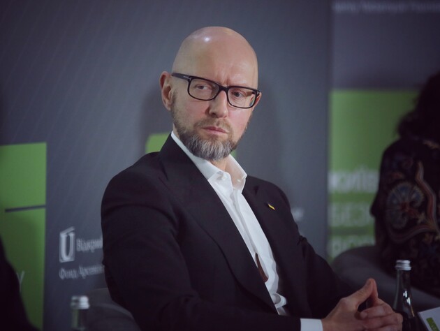 Досить розмов про поступки України – Яценюк