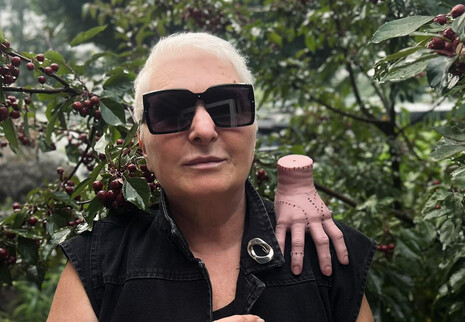 Коли русачка почала кричати, що проклятих українців Росія годує, їй пообіцяли салом намазати сраку