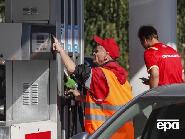 У Росії загострюється криза з бензином, місцева влада звинувачує автомобілістів