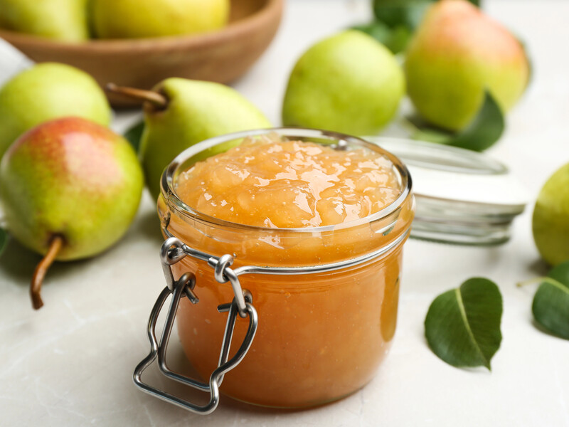 Груші з лимоном і корицею варимо двічі – ароматне варення виходить ніжним і густим