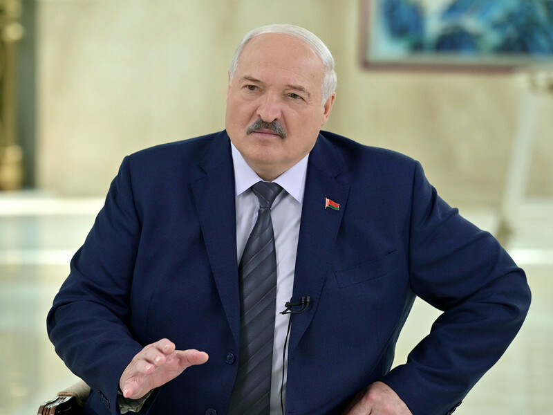 "Забирайте к себе". Лукашенко не будет освобождать политзаключенных, о чем говорил с Трампом