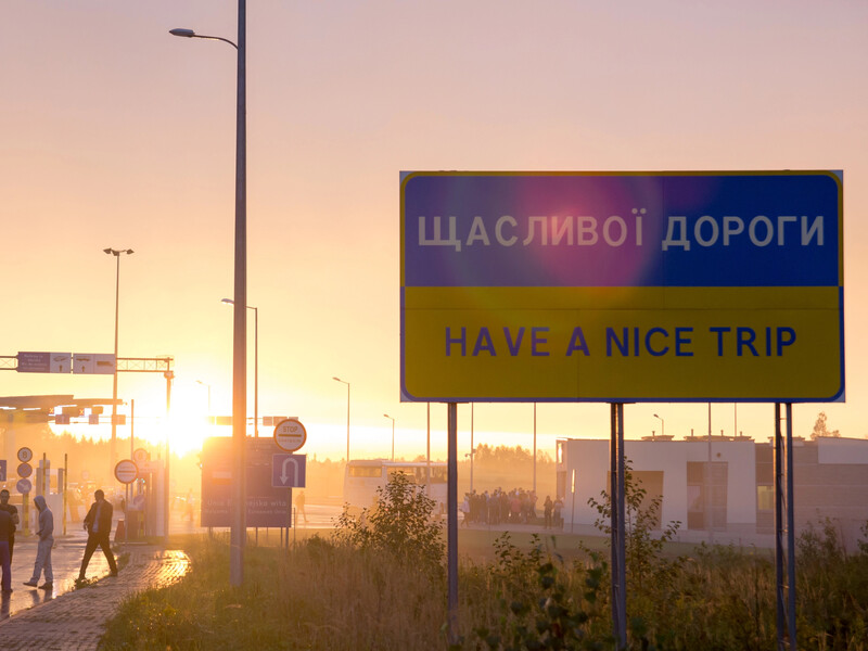 У Раду внесли законопроєкт, який дозволяє чоловікам віком 18–22 роки виїжджати за кордон. Нардеп розкрив подробиці