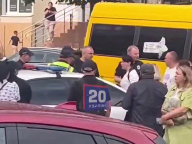 В Виннице полиция остановила водителя, которого искал ТЦК. Прохожие устроили митинг. Видео