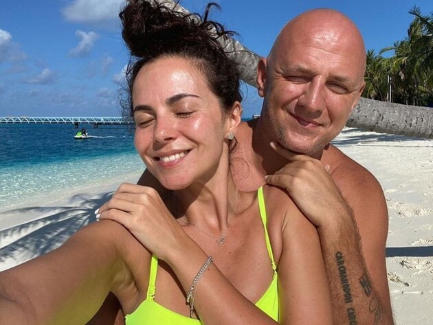 Обманул и не приехал? Каменских встретилась с Потапом за границей, но не стала садиться рядом. Видео