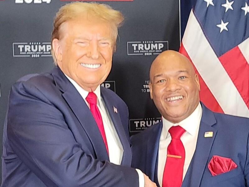 Пастор, якого називають духівником Трампа, знову їде до України