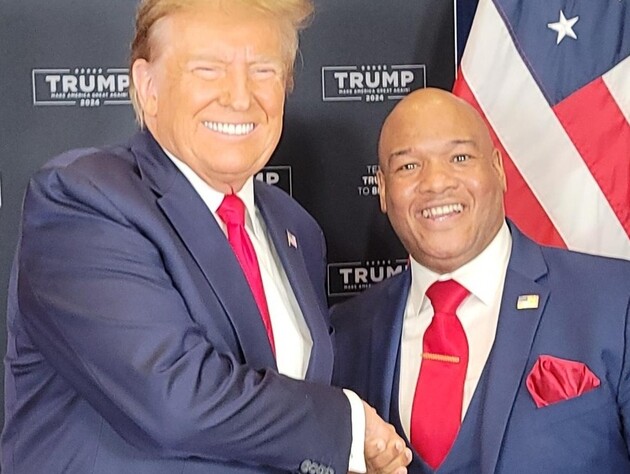 Пастор, якого називають духівником Трампа, знову їде до України