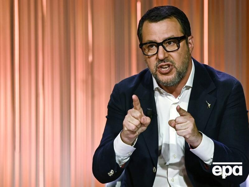 Итальянский министр посоветовал Макрону "надеть каску" и с винтовкой ехать в Украину