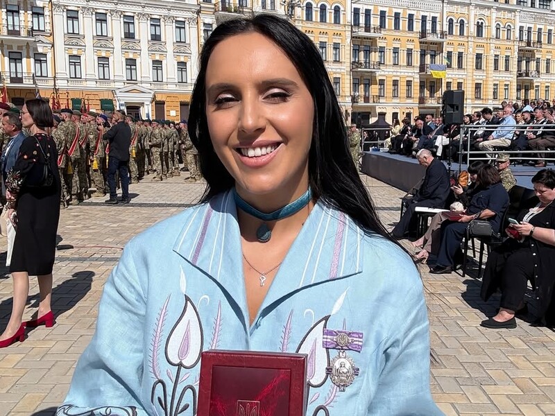 Джамала приняла награду от Зеленского в интересном платье. Какова его цена?