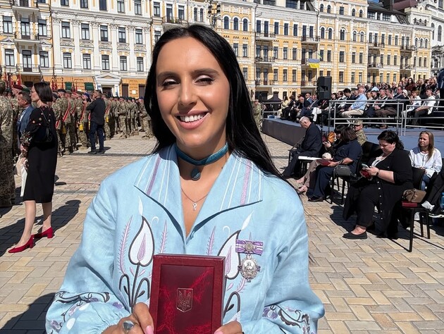 Джамала приняла награду от Зеленского в интересном платье. Какова его цена?