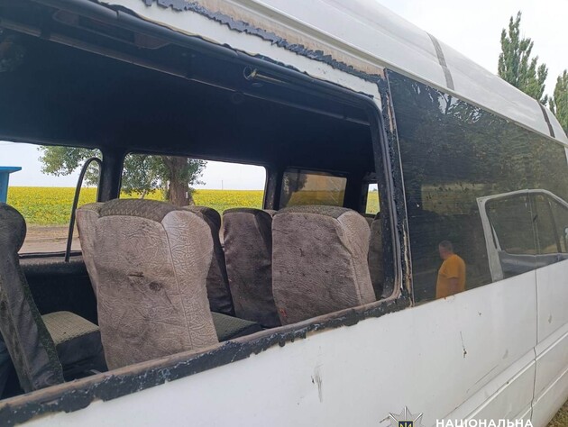 РФ ударила по автобусу с людьми в Днепропетровской области. Фото