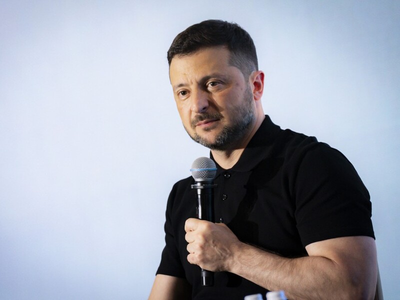 "Главком сообщит позже". Зеленский анонсировал "очень-очень положительные результаты" на Донбассе