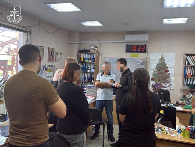 Посадовців і підприємця повідомили про підозри через неякісні окуляри для ЗСУ на 25 млн грн – УНН