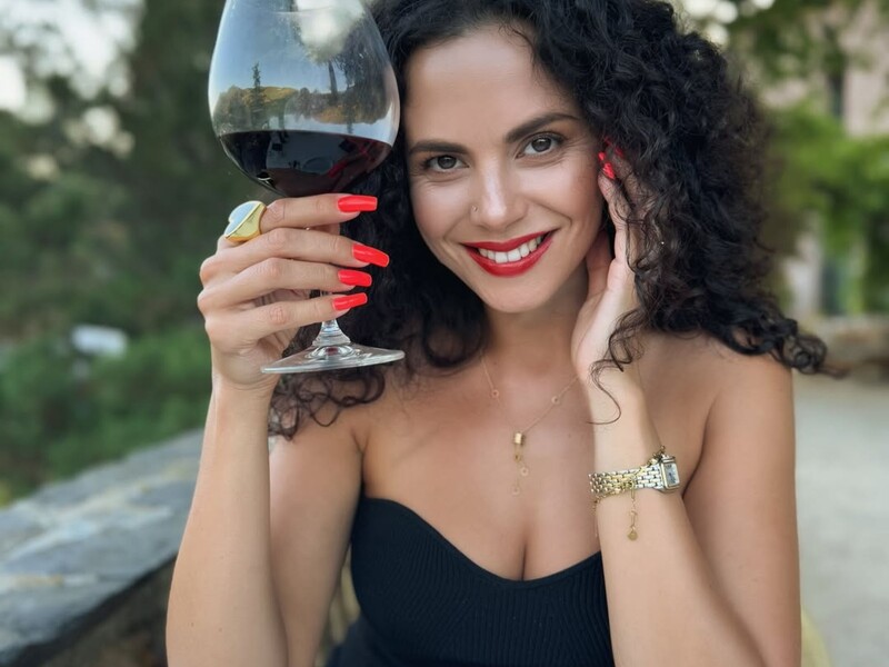 Каменских, которая пела в США на русском, раскритиковали в сети и назвали 