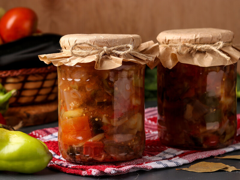 Смешайте жареные баклажаны с этим соусом – и получите невероятно вкусную консервацию. Популярный рецепт