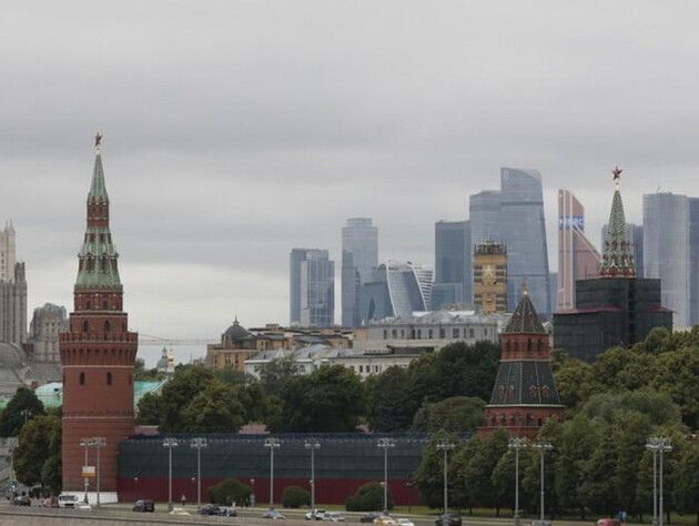 Західні санкції проти РФ ускладнили життя Кремлю, але не зупинили фінансування війни. NYT пояснило чому