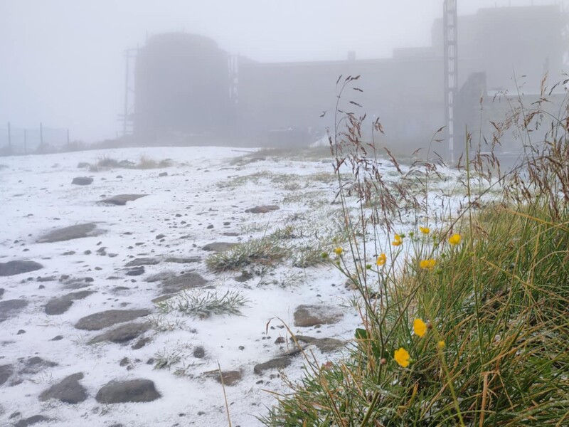 Во Львове зафиксировали рекордное похолодание, а в Карпатах уже снег. Фото