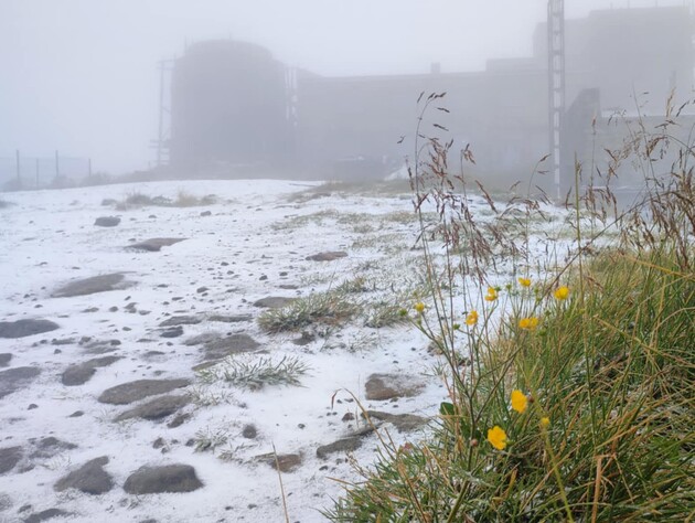 Во Львове зафиксировали рекордное похолодание, а в Карпатах уже снег. Фото