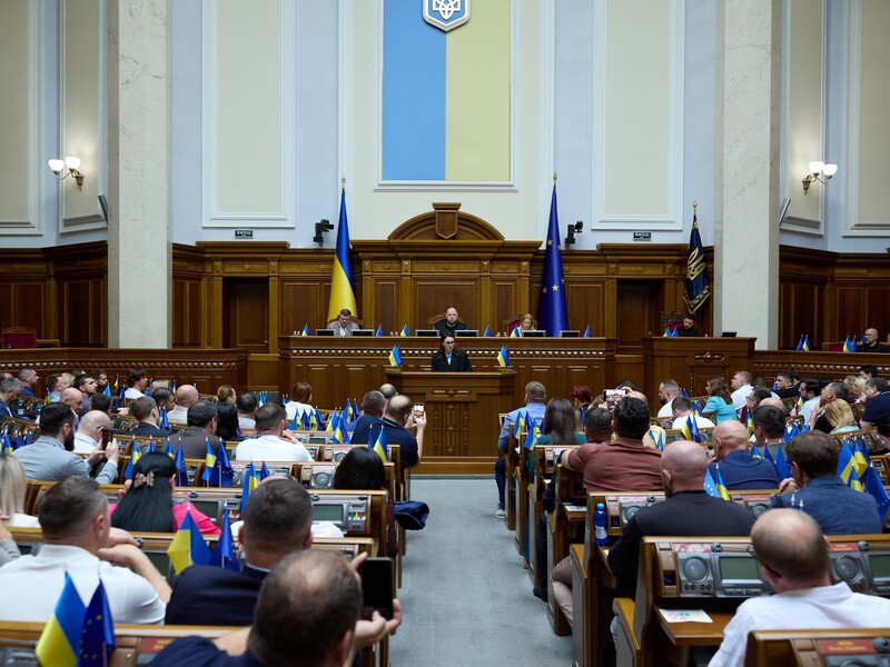 Найбільше українці не довіряють Раді й ТЦК – результати опитування