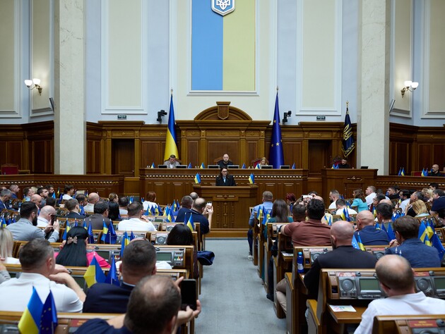 Больше всего украинцы не доверяют Раде и ТЦК – результаты опроса