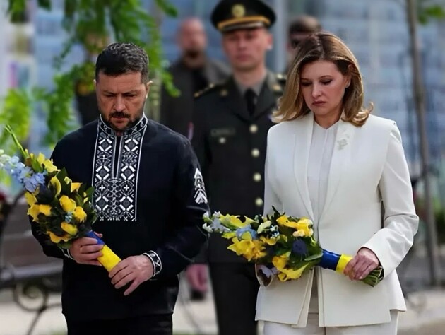 В чем символизм жилета, надетого поверх пиджака. Дизайнер рассказала о новом образе Зеленской. Фото