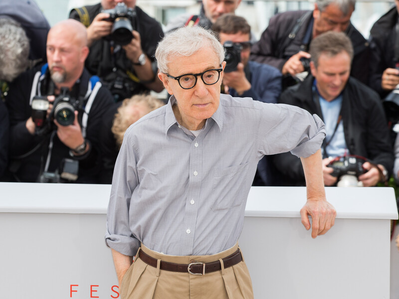 "Заплющує очі на звірства". У МЗС України назвали Аллена, який виступив перед росіянами, рупором Путіна