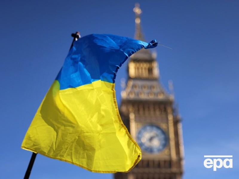 Волонтеры в Великобритании разбирают вейпы для создания зарядок для украинских дронов