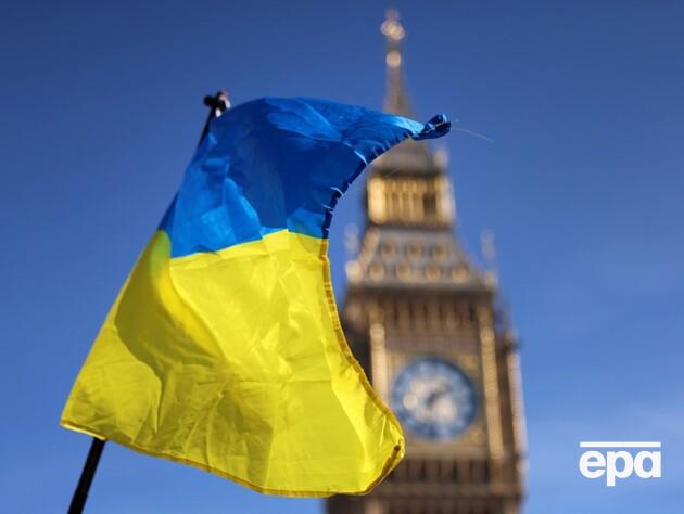 Волонтеры в Великобритании разбирают вейпы для создания зарядок для украинских дронов