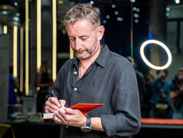 Скільки коштує незвичайний годинник, який носить Жадан. Фото