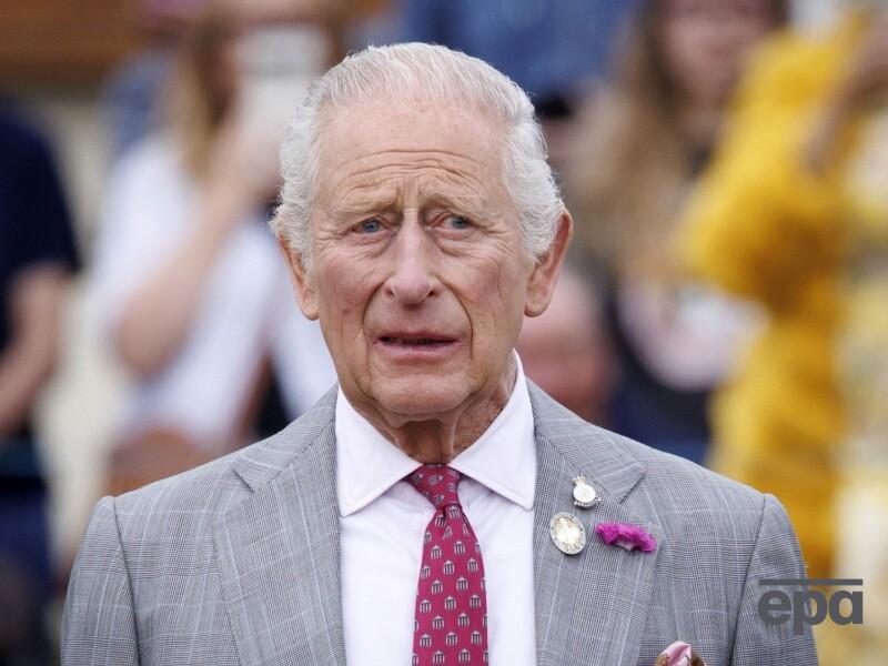 Королева Камілла поїхала на відпочинок без хворого Чарльза ІІІ. Королівська родина обурена ситуацією